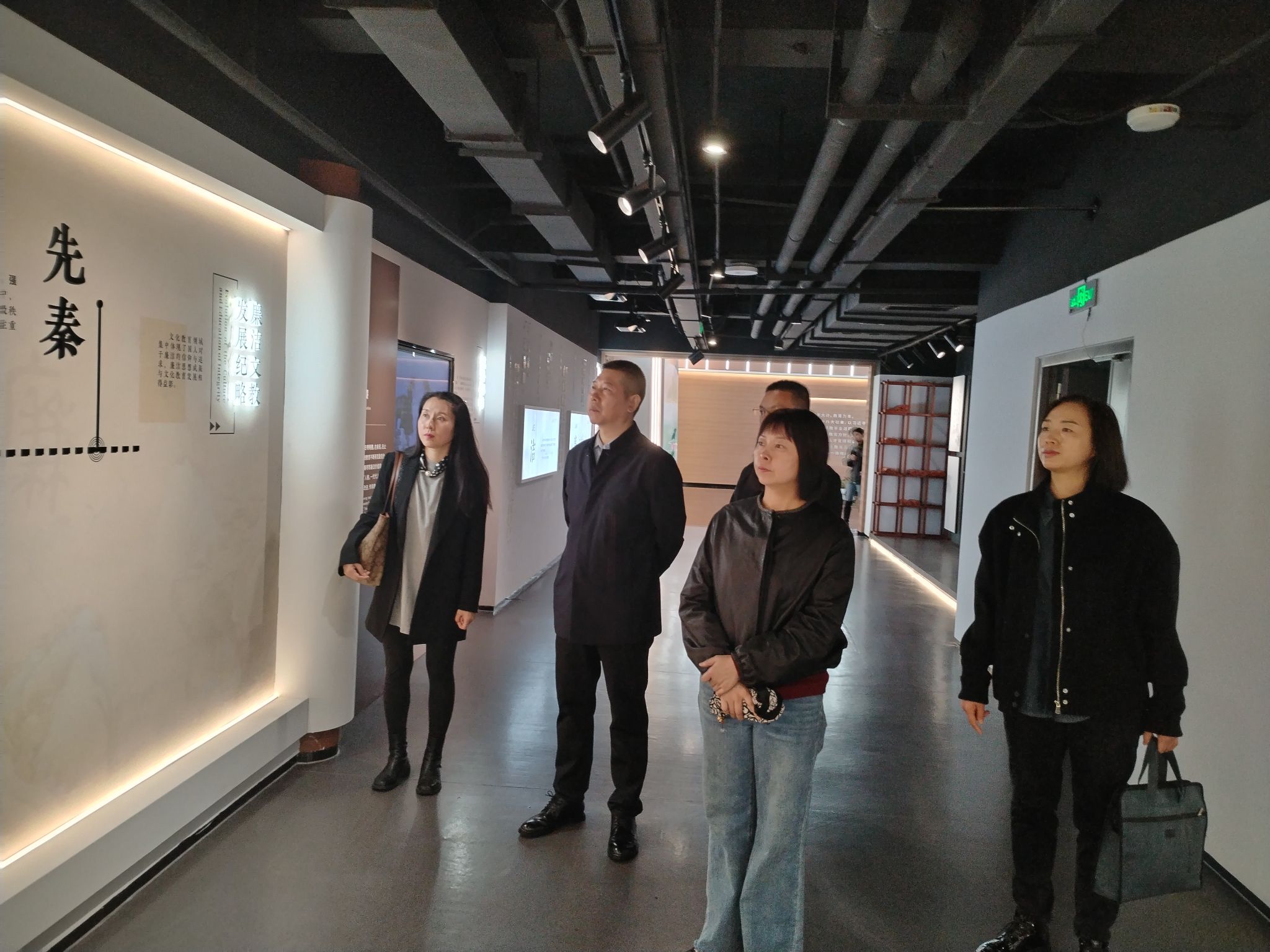 省纪委监委驻校纪检监察组组长冯雪莲率队赴成都高校调研交流